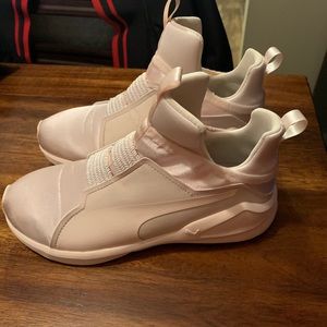 Puma Woman’s fierce Satin En Pointe Wn Sneakers